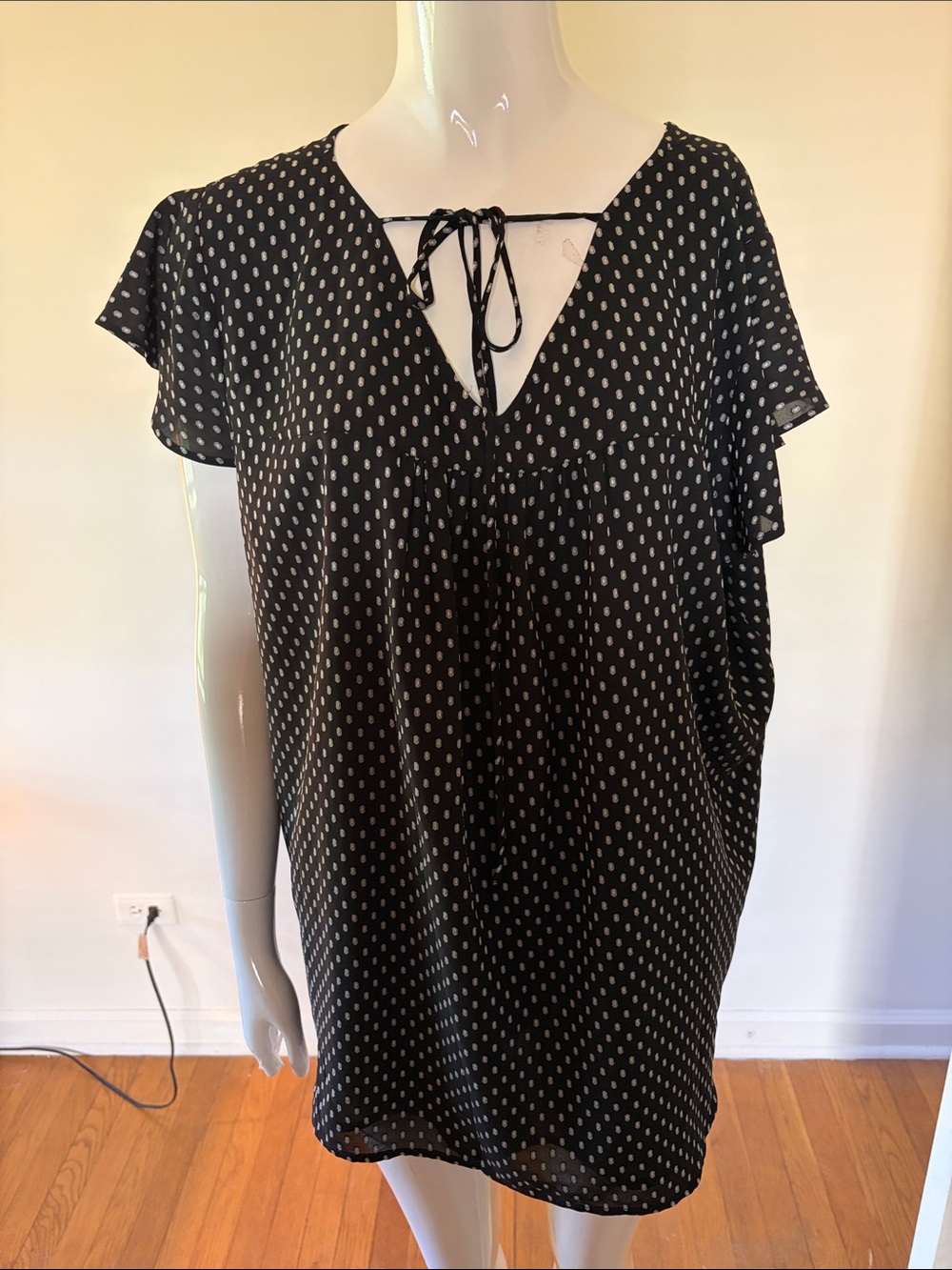 NWT! LOFT Black and White Polka Dot Tie-Back Flutter Sleeve Blouse